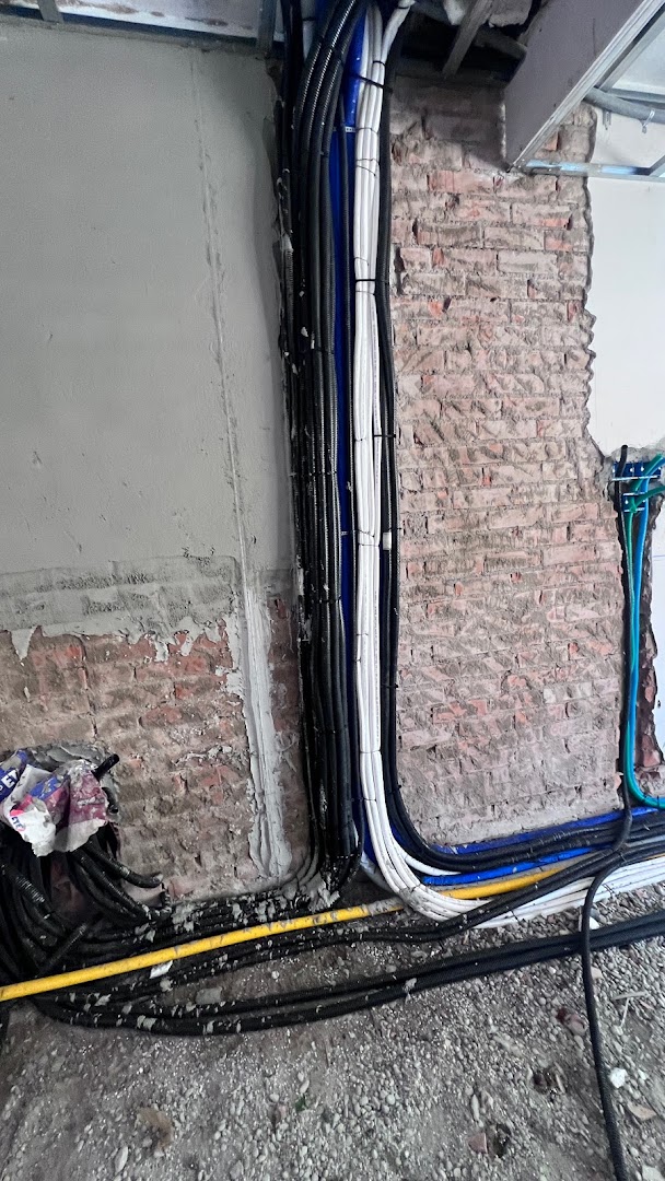PAMLAT ELECTRICALS — Foto 1